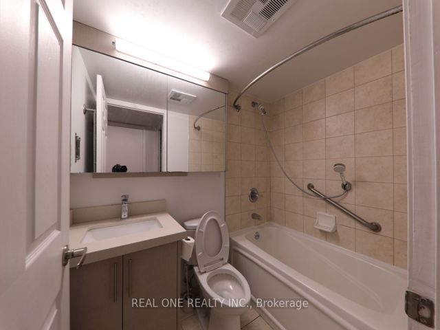 1108 - 200 Victoria St
