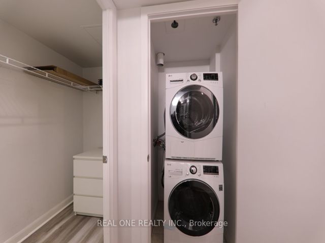 1108 - 200 Victoria St
