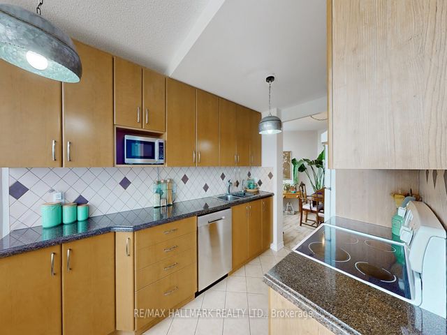 Ph210 - 1101 Steeles Ave W