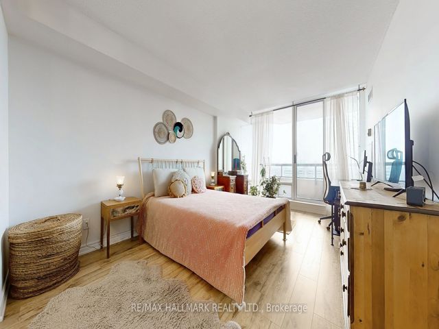 Ph210 - 1101 Steeles Ave W