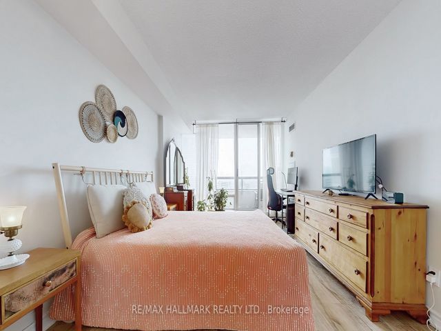 Ph210 - 1101 Steeles Ave W