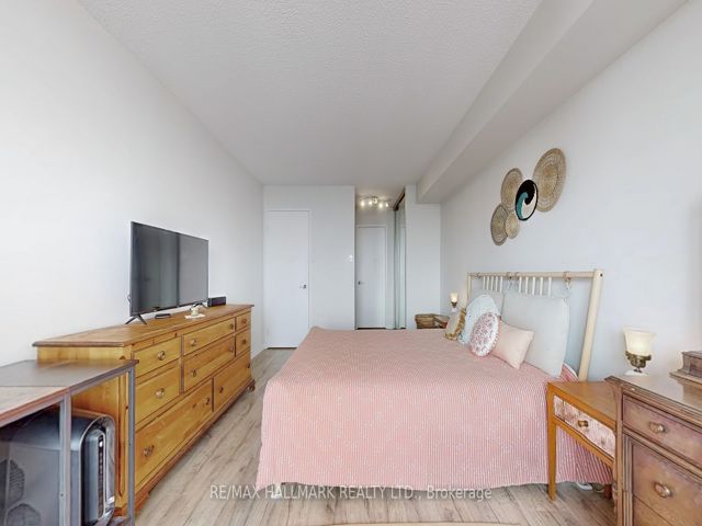 Ph210 - 1101 Steeles Ave W
