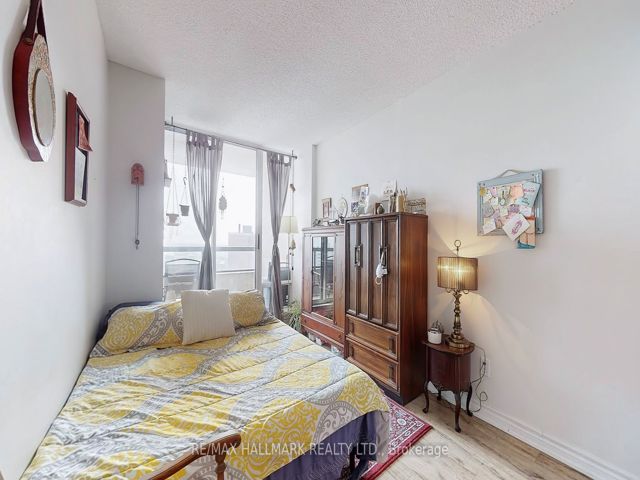 Ph210 - 1101 Steeles Ave W