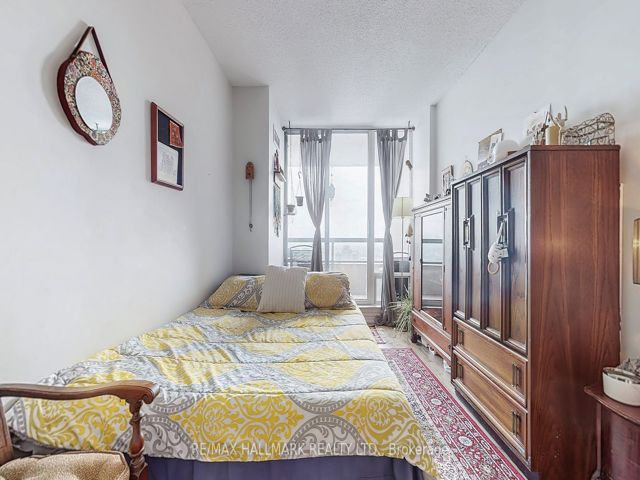 Ph210 - 1101 Steeles Ave W