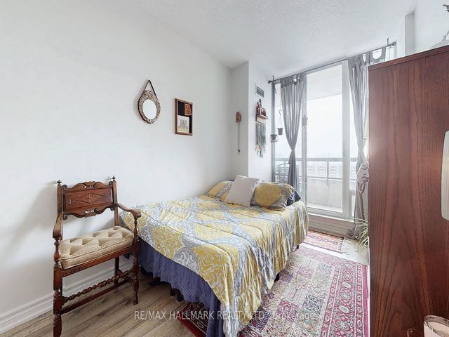Ph210 - 1101 Steeles Ave W