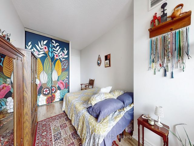 Ph210 - 1101 Steeles Ave W