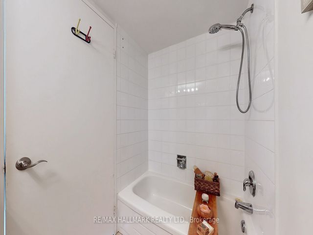 Ph210 - 1101 Steeles Ave W