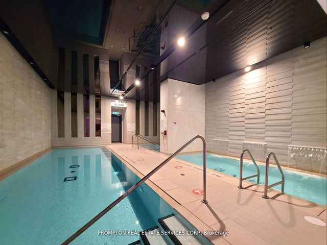 616 - 17 Bathurst St