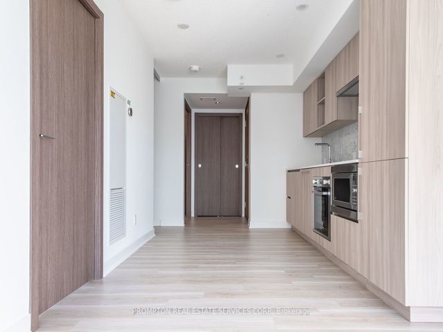 616 - 17 Bathurst St