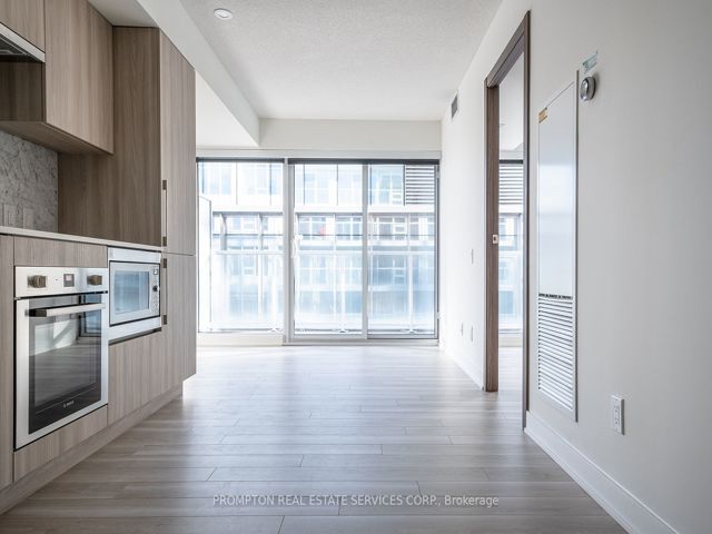 616 - 17 Bathurst St