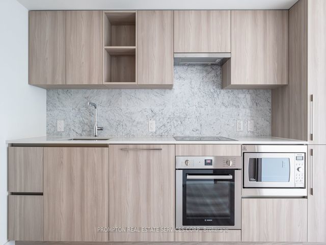616 - 17 Bathurst St
