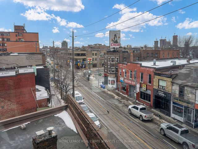 404 - 1239 Dundas St St W