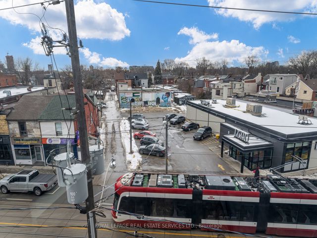 404 - 1239 Dundas St St W