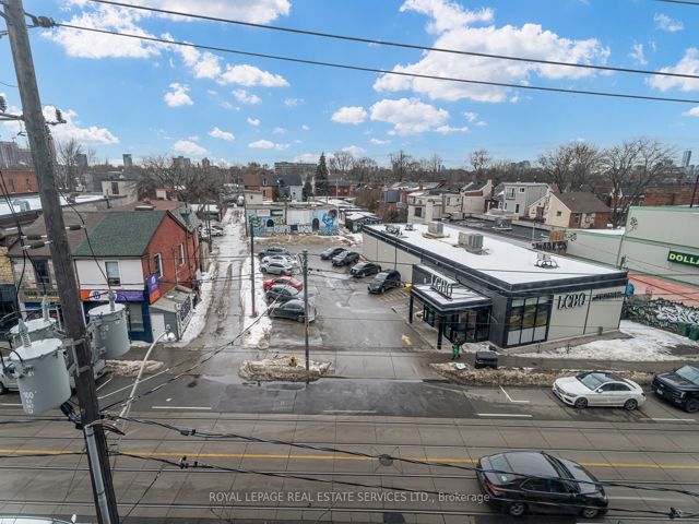 404 - 1239 Dundas St St W