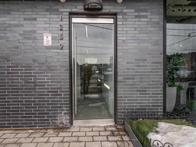 404 - 1239 Dundas St St W