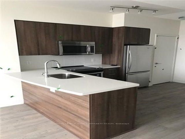 1401 - 30 Roehampton Ave
