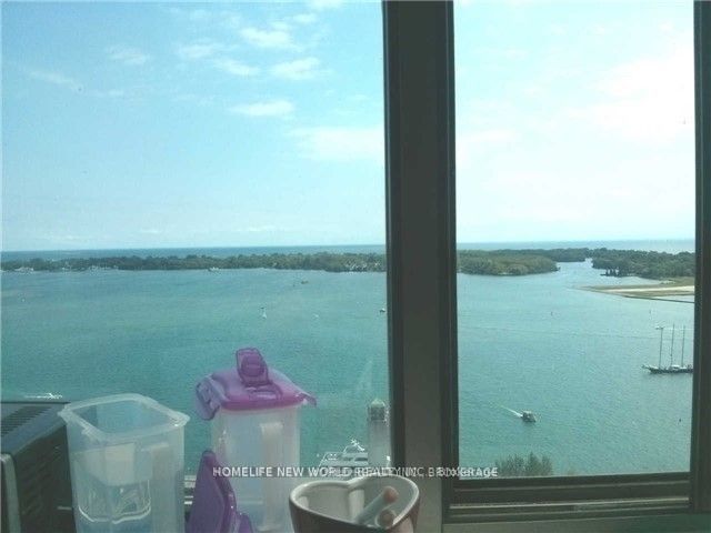 2501 - 270 Queens Quay W