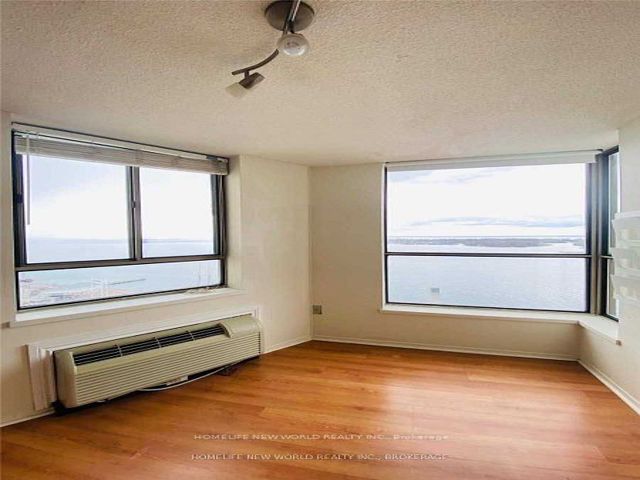 2501 - 270 Queens Quay W