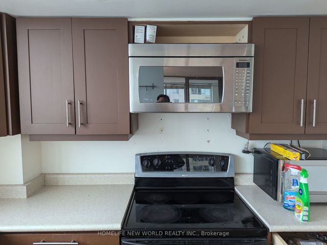 2501 - 270 Queens Quay W