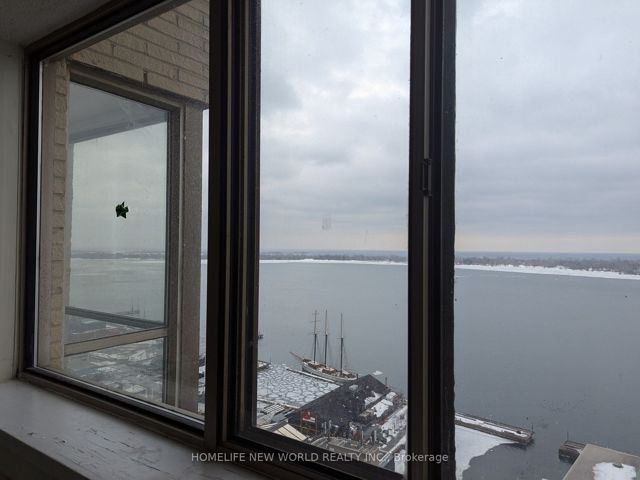 2501 - 270 Queens Quay W