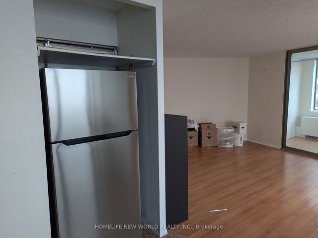 2501 - 270 Queens Quay W