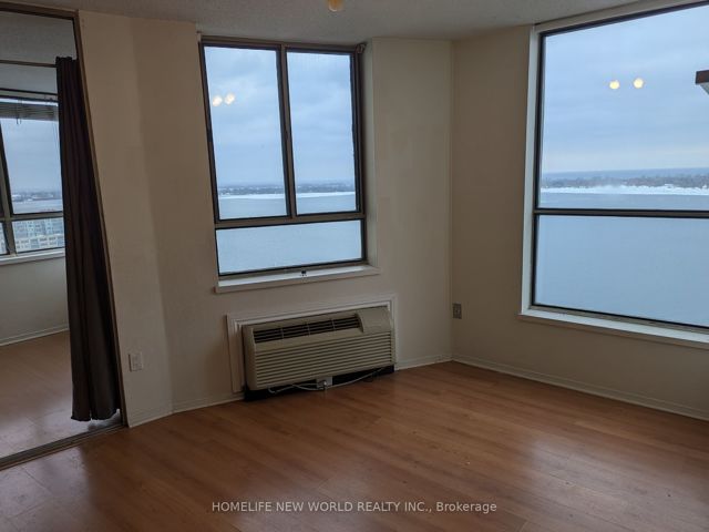 2501 - 270 Queens Quay W