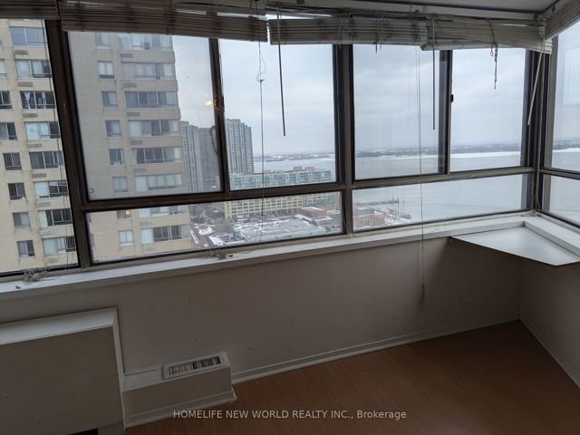 2501 - 270 Queens Quay W