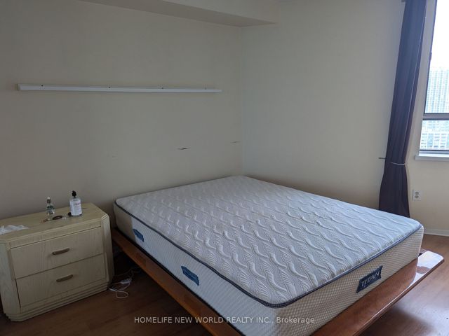 2501 - 270 Queens Quay W