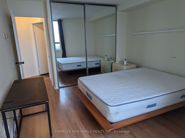 2501 - 270 Queens Quay W