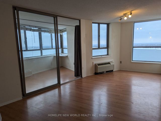 2501 - 270 Queens Quay W