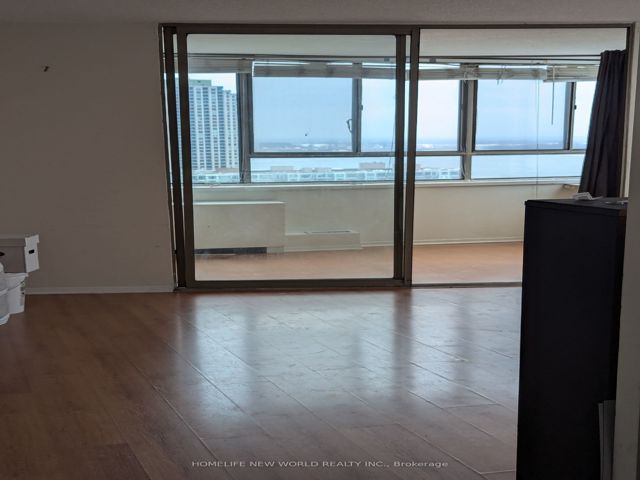 2501 - 270 Queens Quay W
