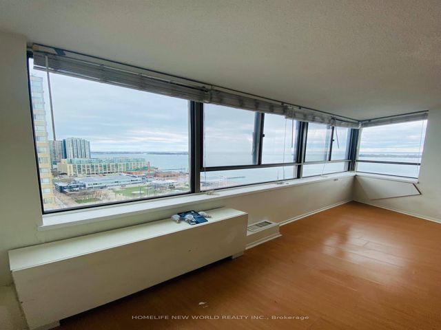 2501 - 270 Queens Quay W