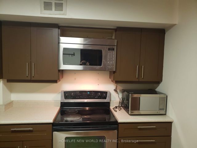 2501 - 270 Queens Quay W