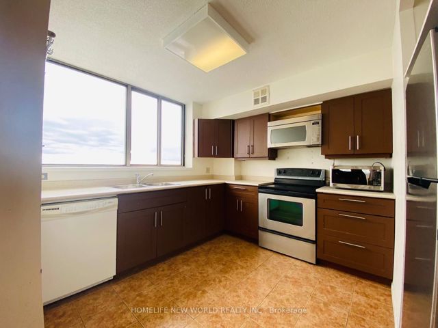 2501 - 270 Queens Quay W
