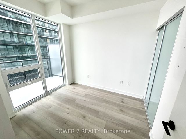 2511 - 117 Broadway Ave