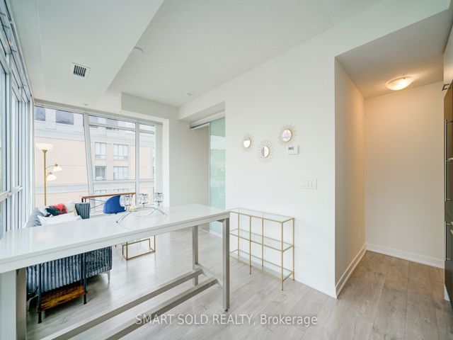 1402 - 199 Richmond St W