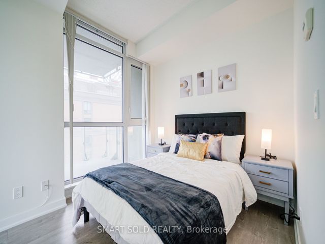 1402 - 199 Richmond St W