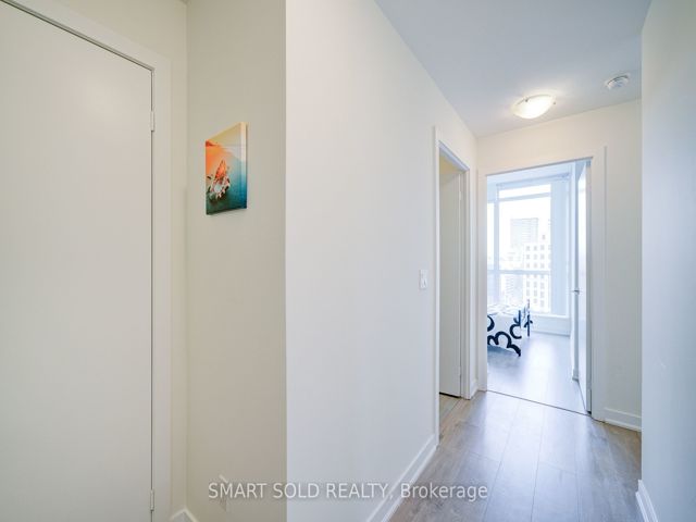1402 - 199 Richmond St W