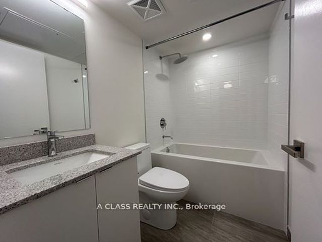 1025 - 500 Wilson Ave