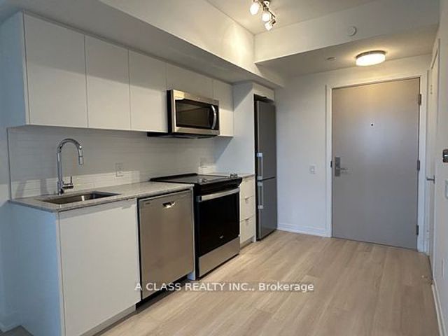 1025 - 500 Wilson Ave