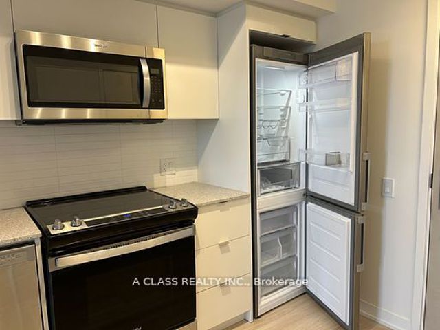1025 - 500 Wilson Ave