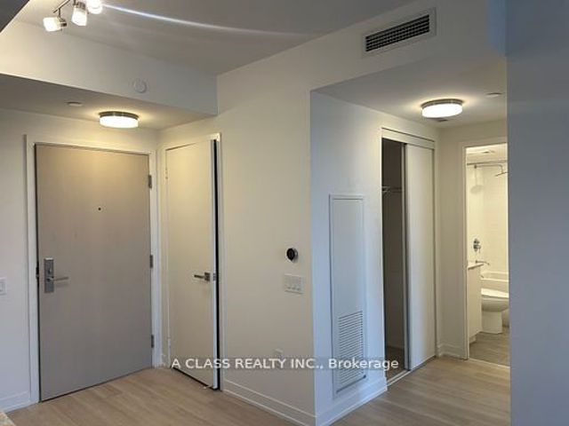 1025 - 500 Wilson Ave