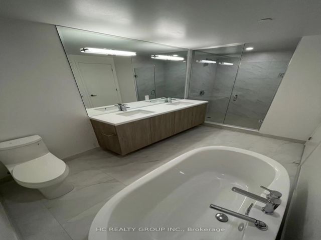 3302 - 15 Queens Quay E