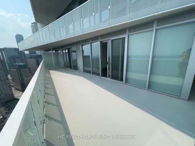 3302 - 15 Queens Quay E