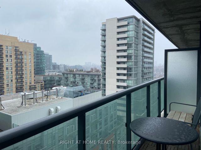 1617W - 36 Lisgar St