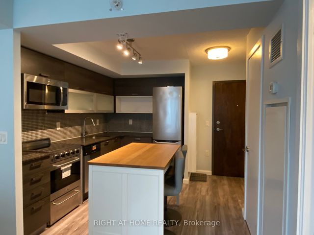 1617W - 36 Lisgar St
