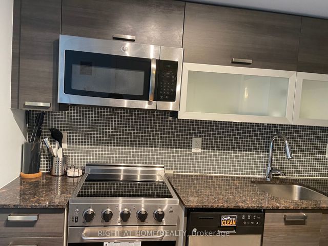 1617W - 36 Lisgar St