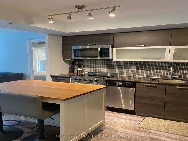 1617W - 36 Lisgar St