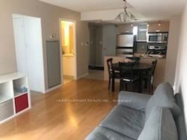 704 - 38 Grenville St