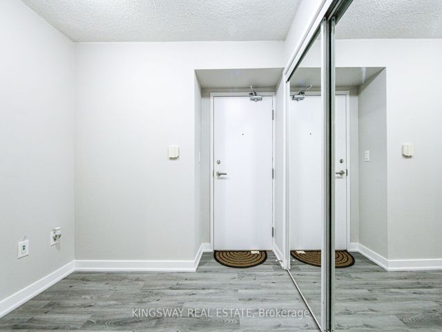 303 - 25 Telegram Mews